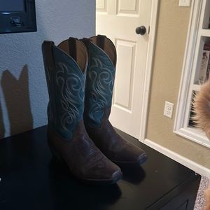 Shyanne Cowboy Boots!! Worn Once or twice.